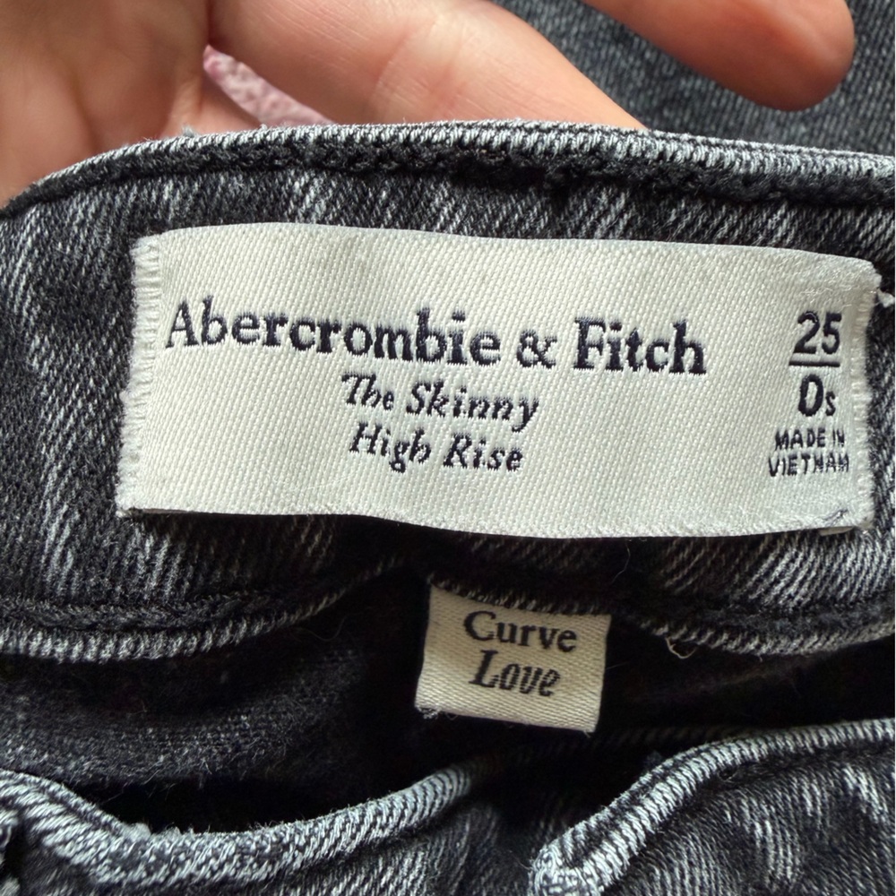 Abercrombie & Fitch Women's The Skinny High Rise curve love 25/0 Short - Picture 3 of 3